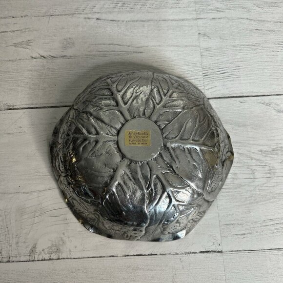 ARTHUR COURT BUNNIES  Aluminum Cabbage Leaf Bowl with Bunny Rabbits - Picture 6 of 9